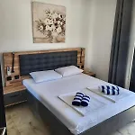 Villamia Heated Pool - Jacuzzi-10 Persons-boat Tours - Luxury Apartment *