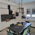 Villamia Heated Pool - Jacuzzi-10 Persons-boat Tours - Luxury Apartment
