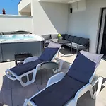 Apartment Villamia Heated Pool - Jacuzzi-10 Persons-boat Tours - Luxury Srima