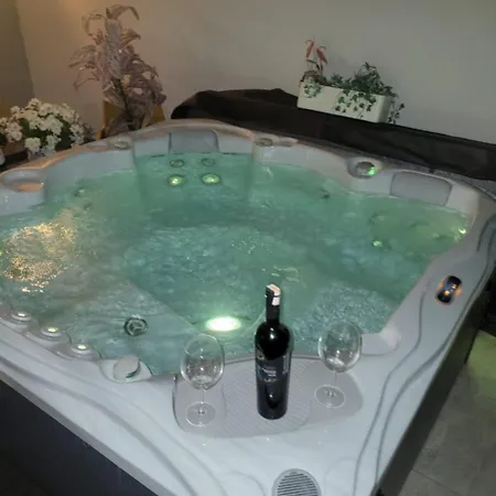 Apartmán Villamia Heated Pool - Jacuzzi-10 Persons-boat Tours - Luxury