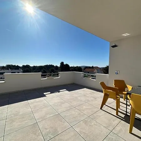 Appartamento Villamia Croatia 10 Persons - Heated Pool - Jacuzzi-boat Tours-luxury