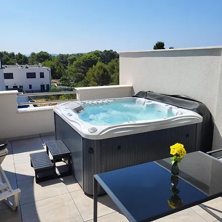 Villamia Croatia 10 Persons - Heated Pool - Jacuzzi-boat Tours-luxury Srima