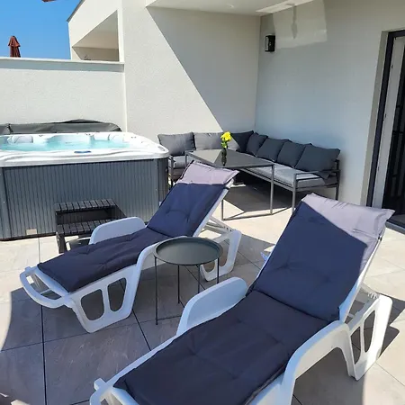 Appartamento Villamia Croatia 10 Persons - Heated Pool - Jacuzzi-boat Tours-luxury Srima