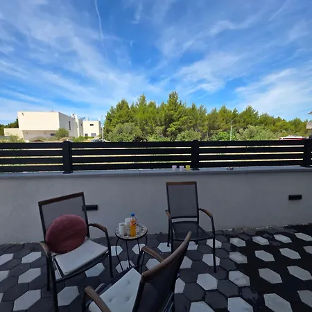 Appartamento Villamia Croatia 10 Persons - Heated Pool - Jacuzzi-boat Tours-luxury Srima