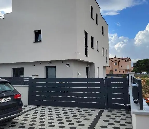 Villamia Heated Pool - Jacuzzi-10 Persons-boat Tours - Luxury Appartement Srima