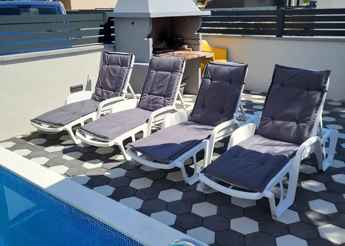 Appartement Villamia Heated Pool - Jacuzzi-10 Persons-boat Tours - Luxury Srima