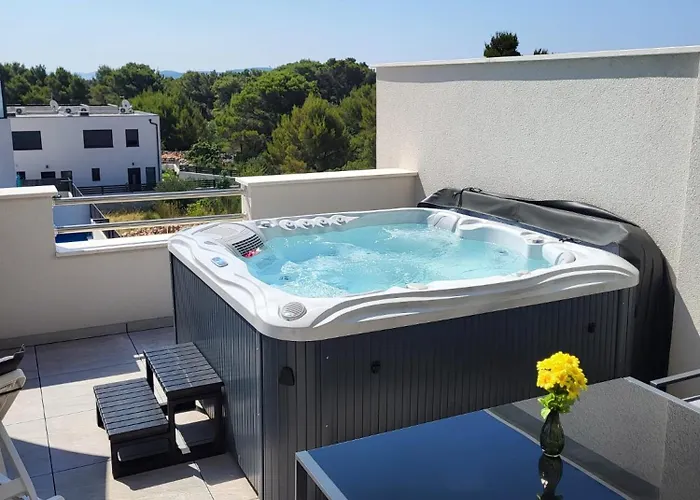 Villamia Heated Pool - Jacuzzi-10 Persons-boat Tours - Luxury Srima