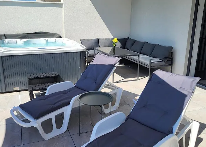 Appartement Villamia Heated Pool - Jacuzzi-10 Persons-boat Tours - Luxury Srima