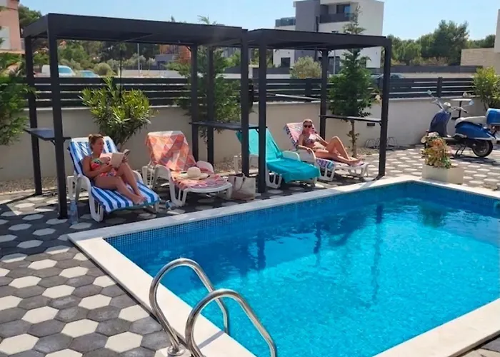 Villamia Heated Pool - Jacuzzi-10 Persons-boat Tours - Luxury Srima